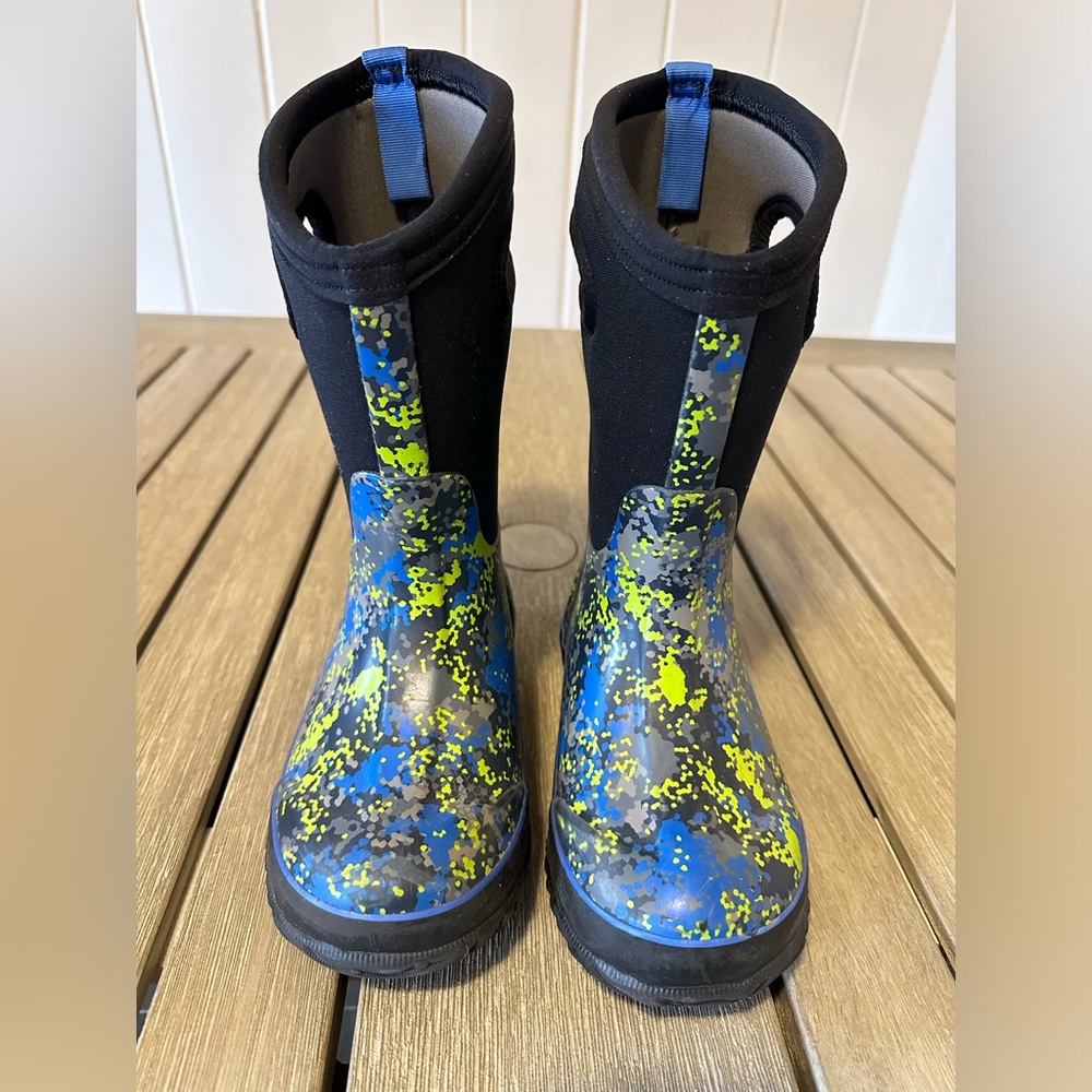 Kids Bogs Snowboots size 13.